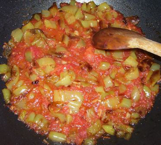 Domates Biber Kavurması Tarifi ve Malzemeleri