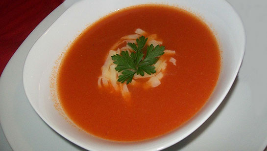 Domates Çorbası Kaşarlı Tarifi ve Malzemeleri