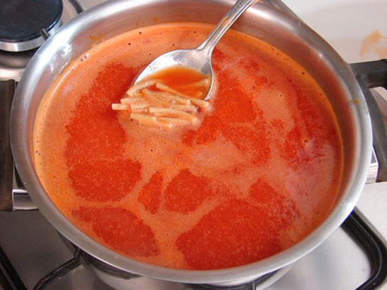 Erişteli Domates Çorbası